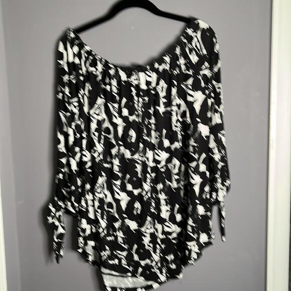 Lane Bryant Black and White Floral Cold Shoulder Top Size 18/20 - Picture 7 of 10